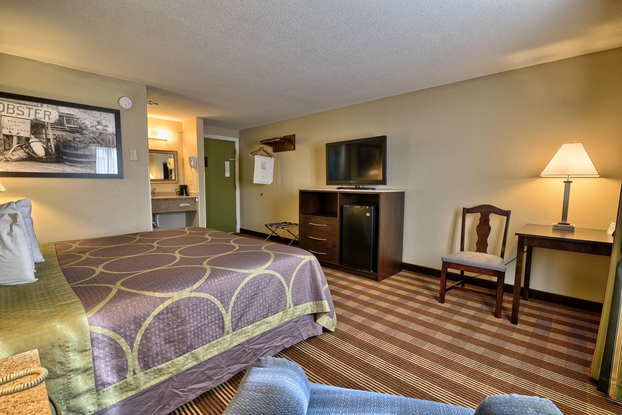 Super 8 By Wyndham Bangor Hotel Exterior photo