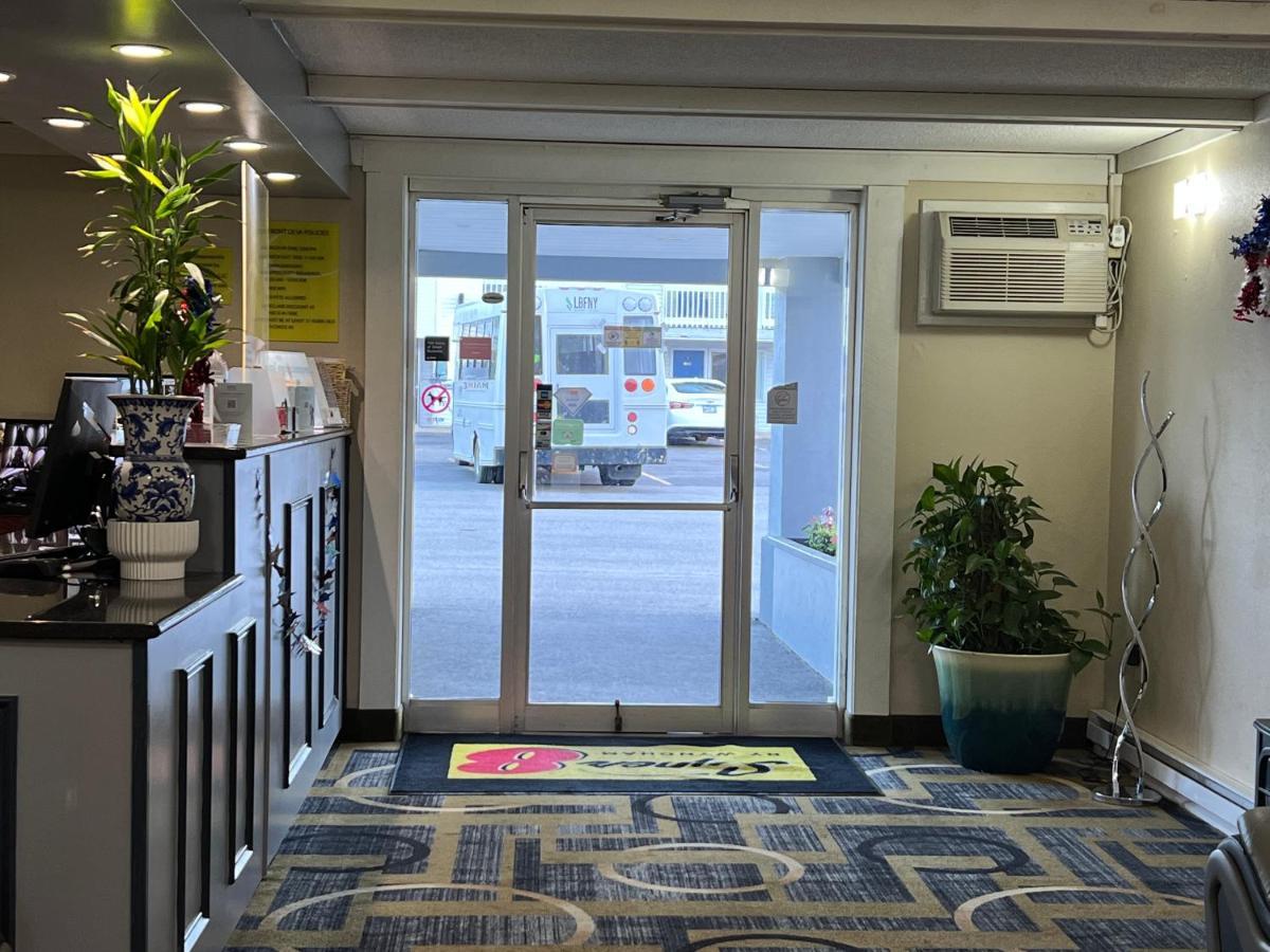 Super 8 By Wyndham Bangor Hotel Exterior photo