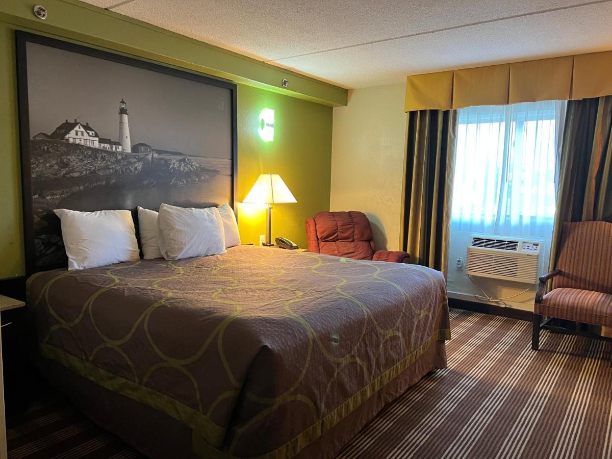 Super 8 By Wyndham Bangor Hotel Exterior photo